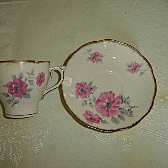 Roslyn 8414 pink Pansy cup and saucer VGU - Picture 6 of 7